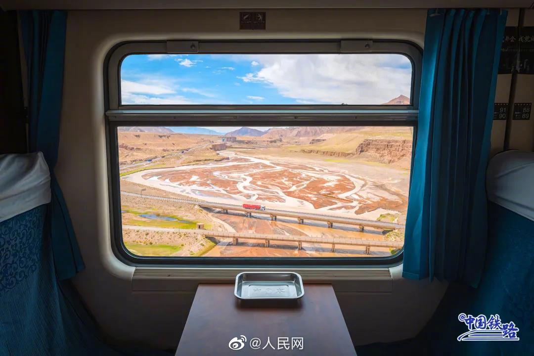 中國の鉄道の旅、美しい車窓からの風(fēng)景
