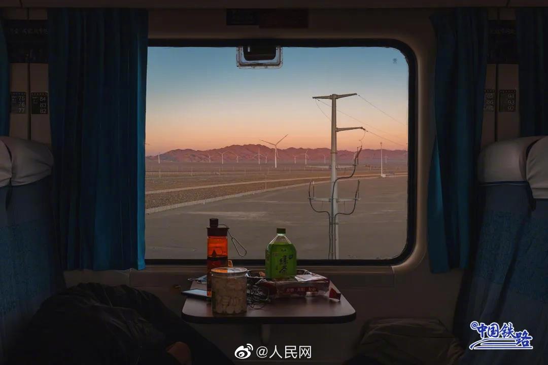 中國の鉄道の旅、美しい車窓からの風(fēng)景