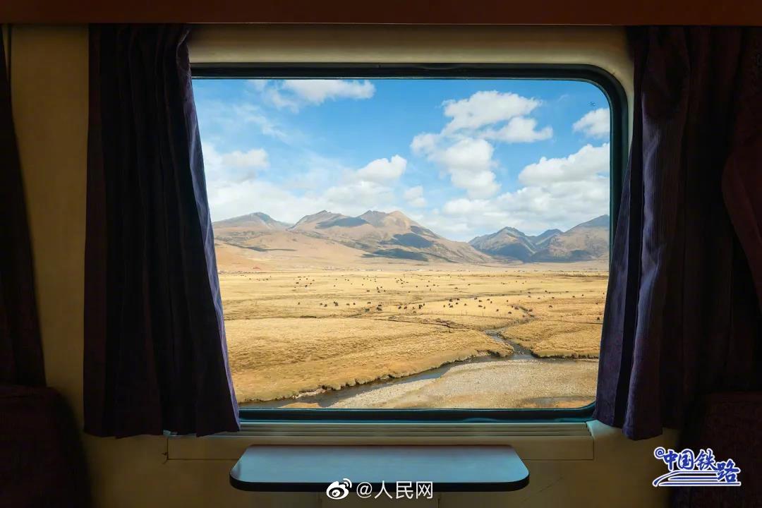中國の鉄道の旅、美しい車窓からの風(fēng)景