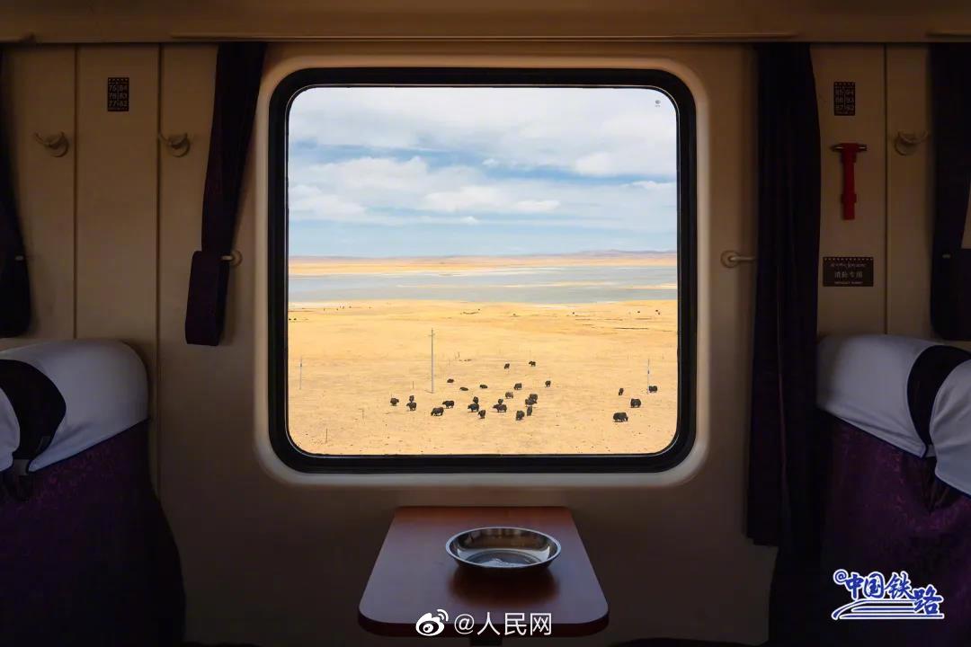 中國の鉄道の旅、美しい車窓からの風景