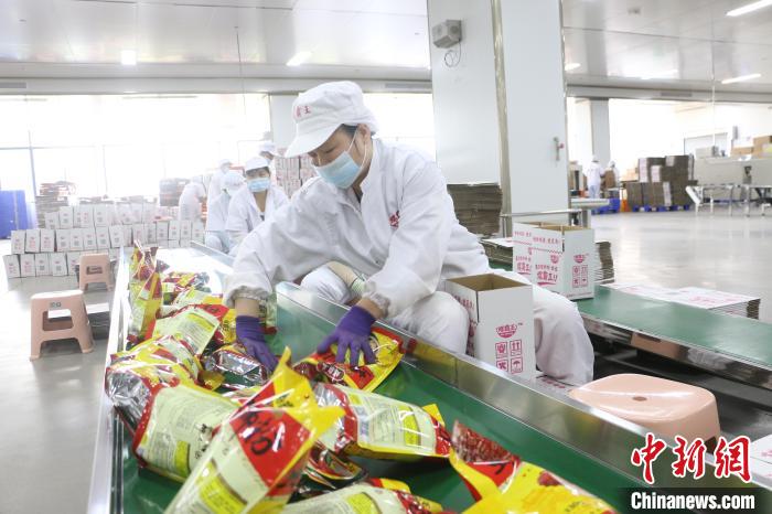 広西のタニシ麺企業(yè)、ネットショッピングイベント「618」に向け準(zhǔn)備中