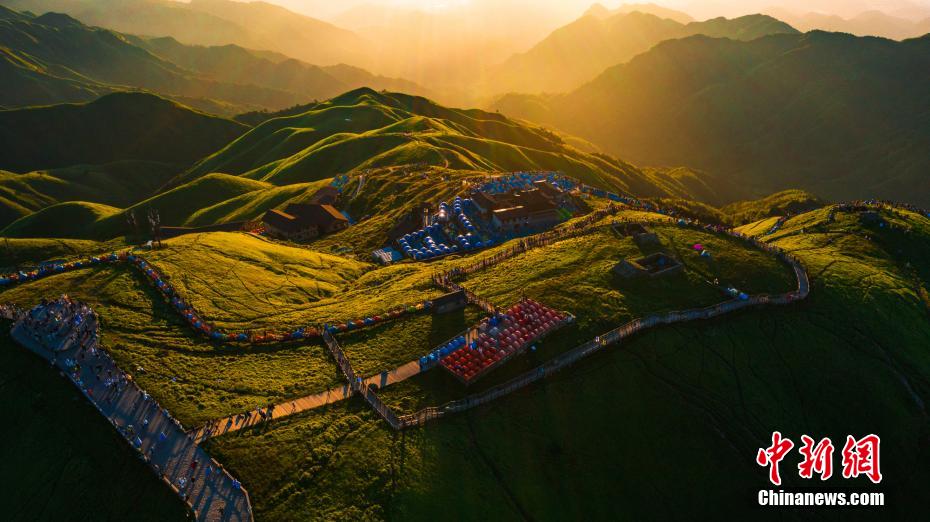 上空から眺めた江西省武功山の絶景