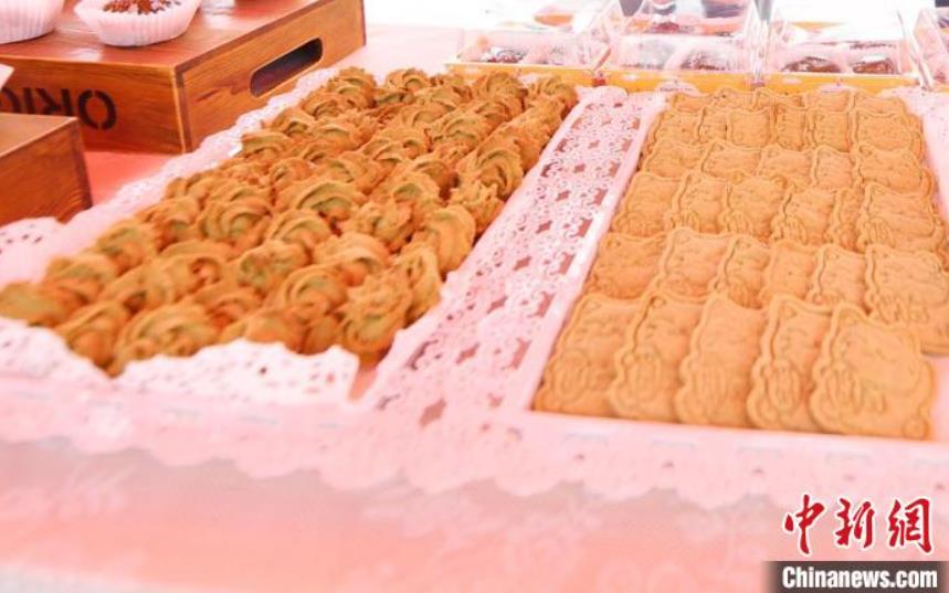 中醫(yī)薬に用いるヨモギでスイーツ作り　甘粛省蘭州