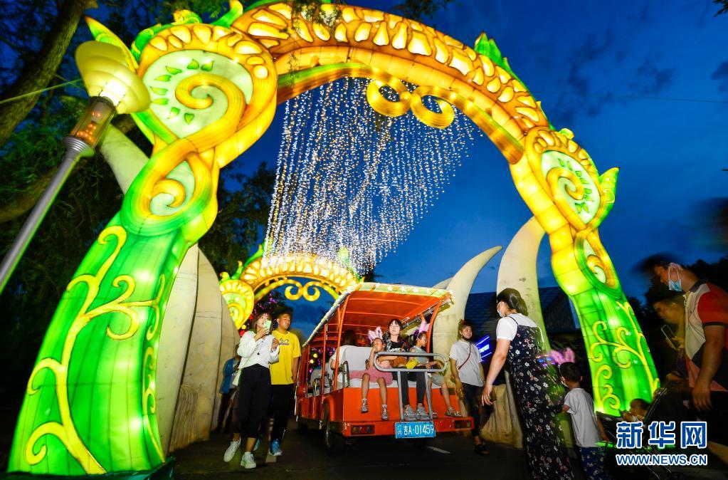 ランタン鑑賞で暑気払い　吉林省長春