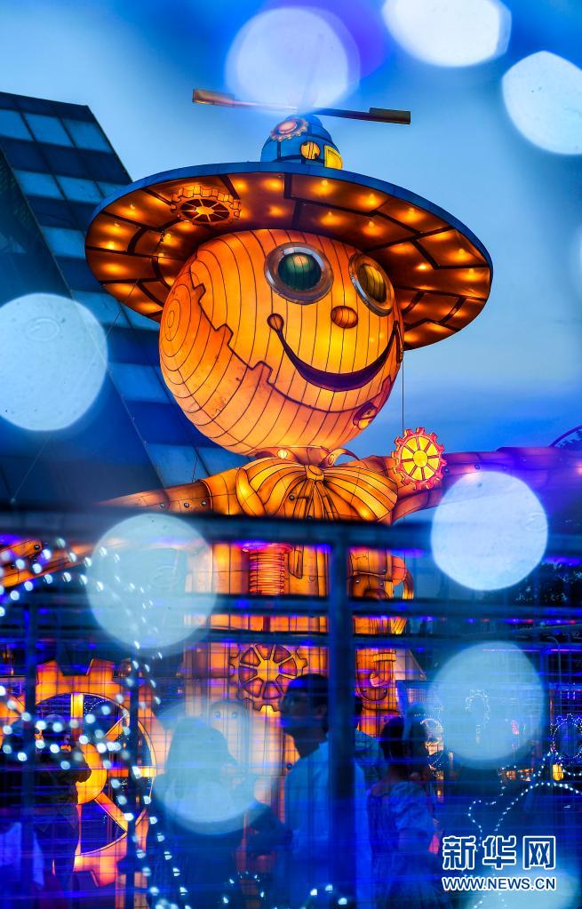 ランタン鑑賞で暑気払い　吉林省長(zhǎng)春