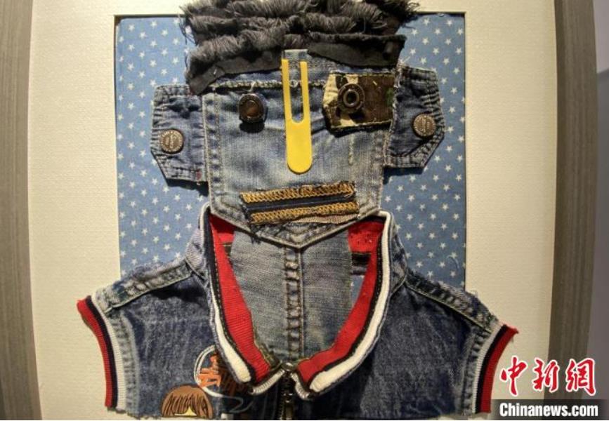 蘭州市耿家荘小學(xué)校の教師と児童が作ったジーンズのリサイクルアート作品（撮影?劉玉桃）。