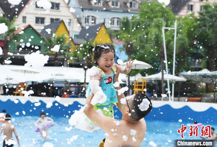 超ビッグサイズなアイスでひんやり満喫？　重慶