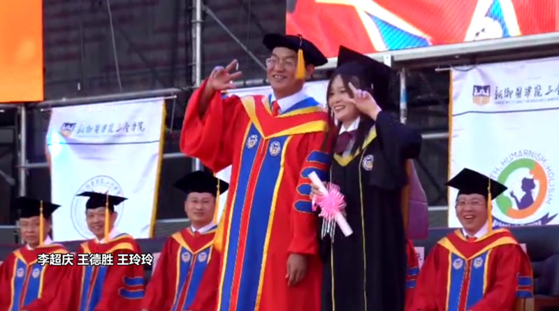 大學(xué)の卒業(yè)式で學(xué)長(zhǎng)が見(jiàn)せてくれたお茶目な心遣いとは？