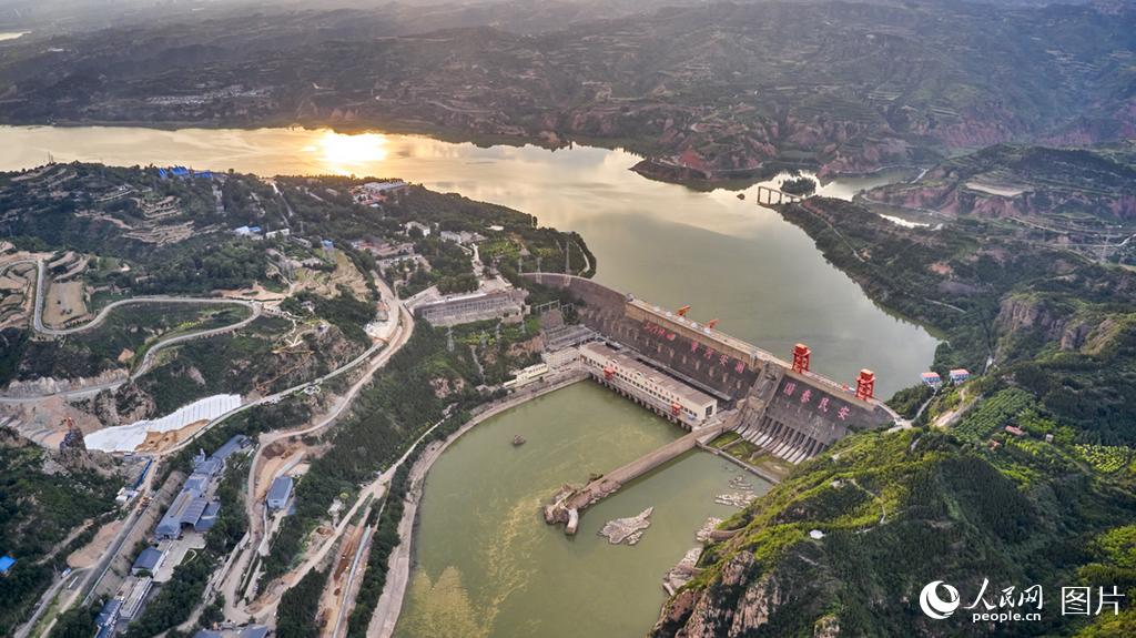 萬里黃河第一のダムと呼ばれる三門峽水利ターミナル（撮影?史家民）。 