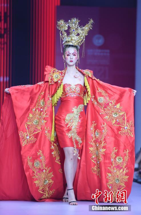 大學生によるファッションショー　山東省済南