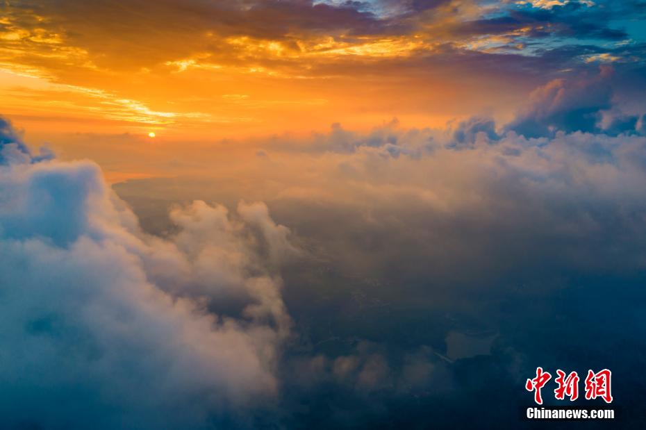 仙境のような景色広がる天花井國(guó)家森林公園　江西省九江