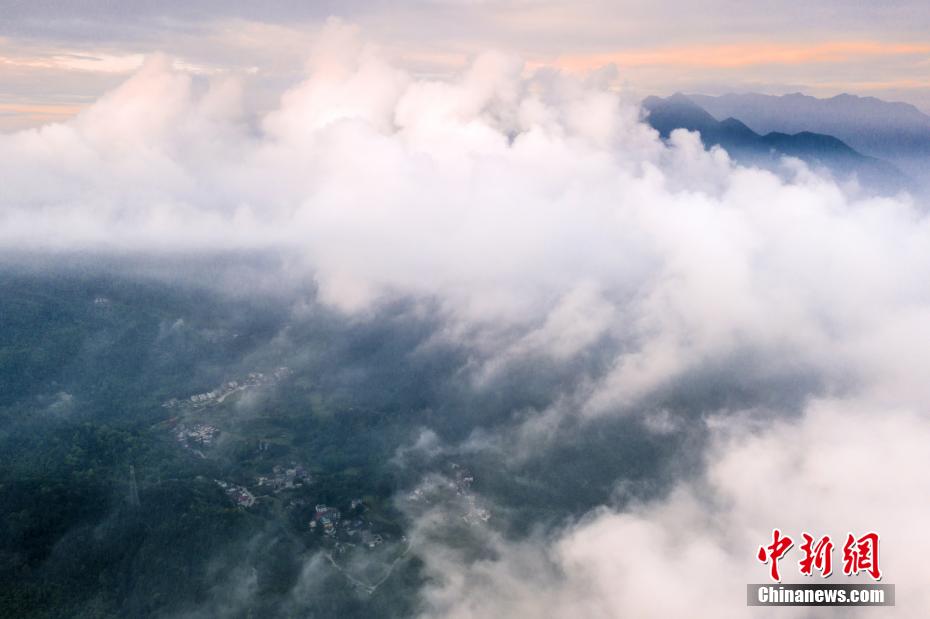 仙境のような景色広がる天花井國(guó)家森林公園　江西省九江