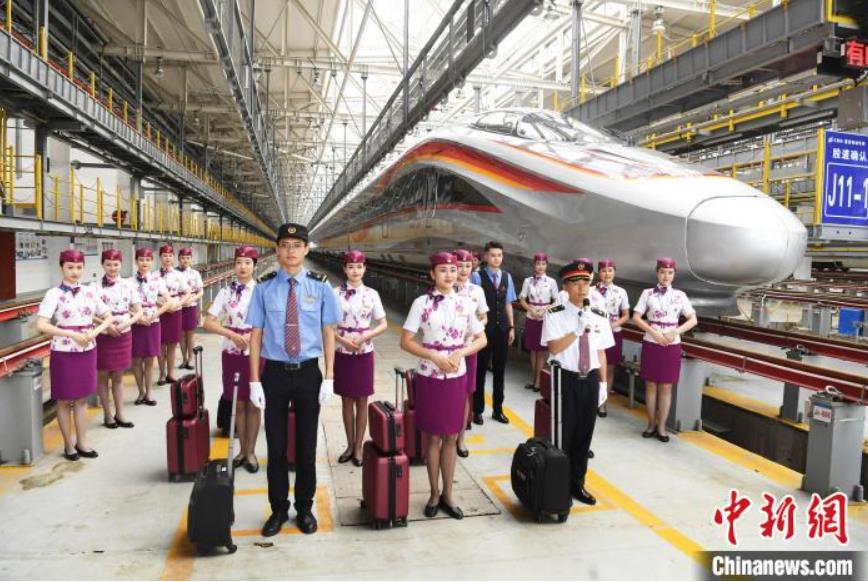 リニューアルした新型高速列車(chē)「復(fù)興號(hào)」公開(kāi)　重慶