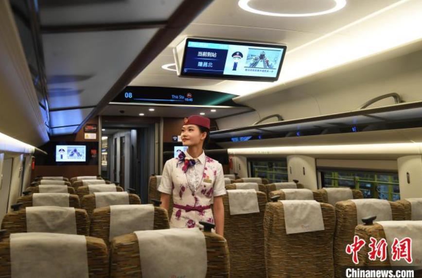リニューアルした新型高速列車「復(fù)興號(hào)」公開　重慶