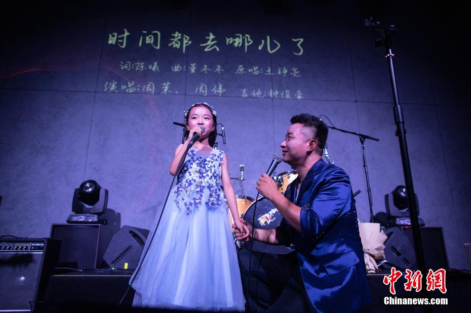 夢(mèng)を追いかける姿を子供に見(jiàn)せたい！舞臺(tái)に立ったオンライン配車ドライバー　四川省