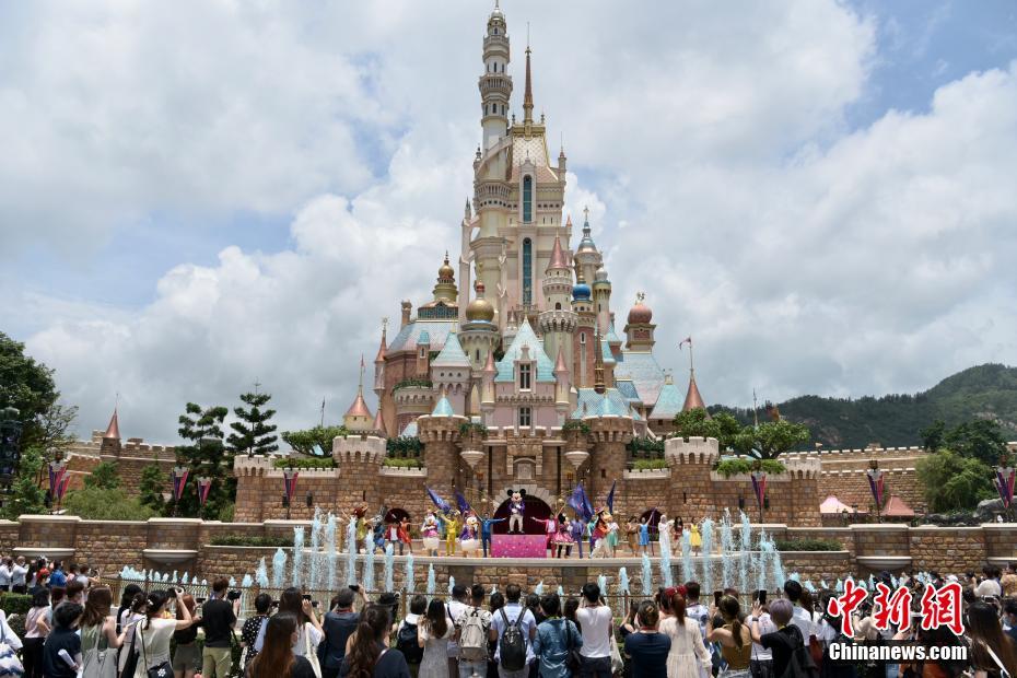 「キャッスル?オブ?マジカル?ドリーム」で行われたデイタイムショー（撮影?李志華）。