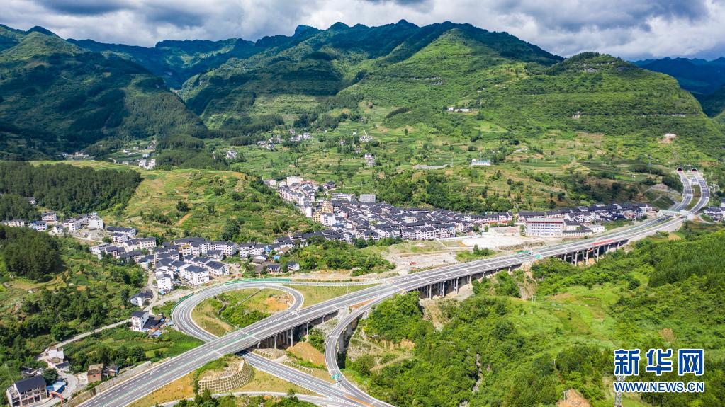 正安と習(xí)水を結(jié)ぶ正安高速道路が全線開通　貴州省遵義