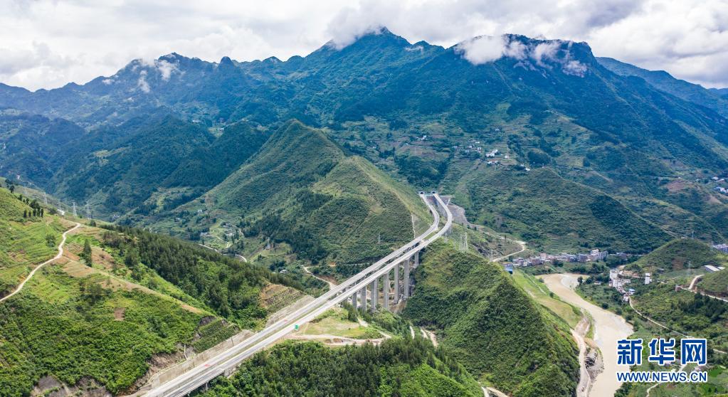 正安と習(xí)水を結(jié)ぶ正安高速道路が全線開通　貴州省遵義