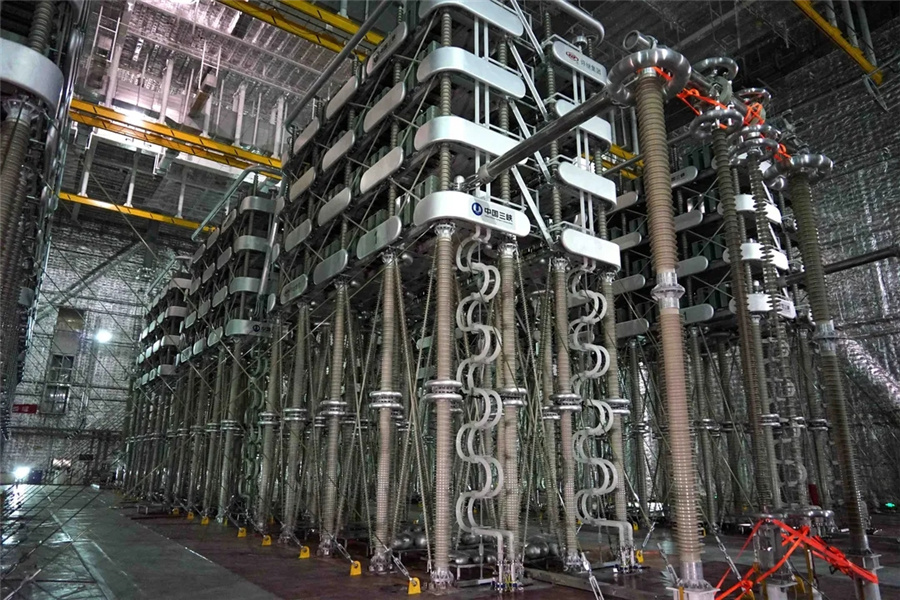 海で「高層マンション」を運(yùn)ぶ！世界最大の洋上変電所の海上輸送開(kāi)始