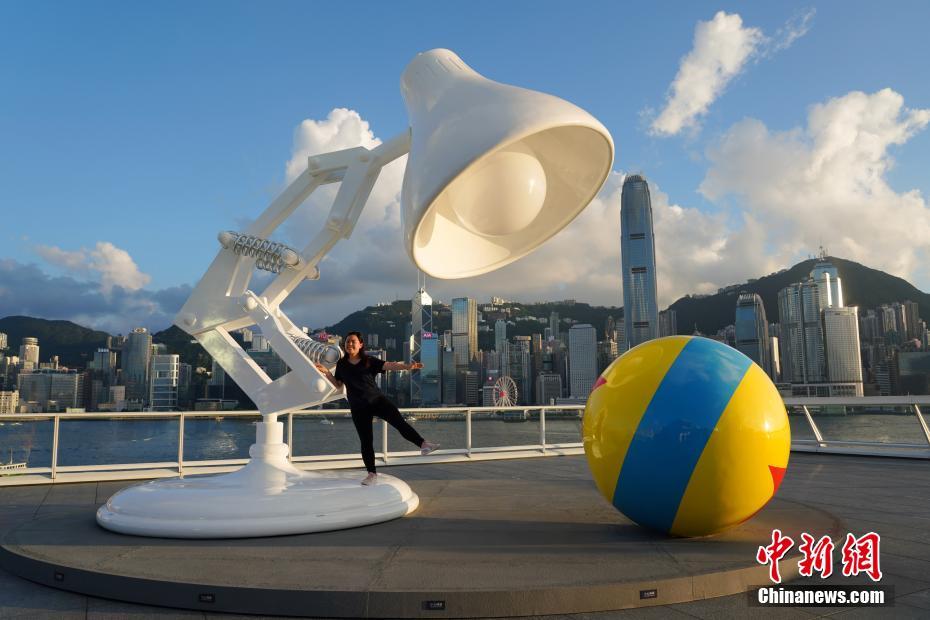 ピクサー名作アニメのオブジェが香港地區(qū)に 「絶対行かなきゃ」