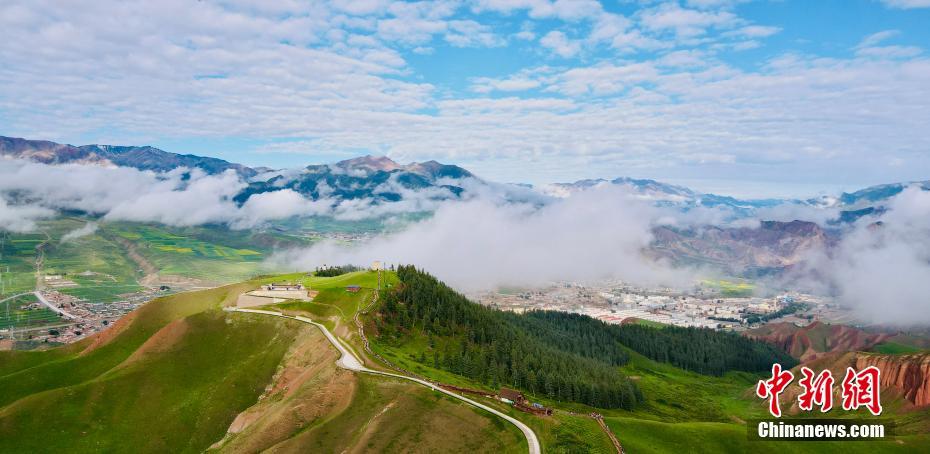 上空から撮影した美しい祁連山の夏の風(fēng)景　青海