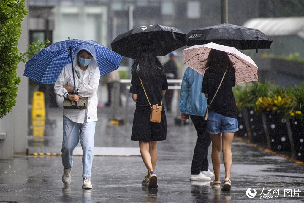 大雨が降り続く北京