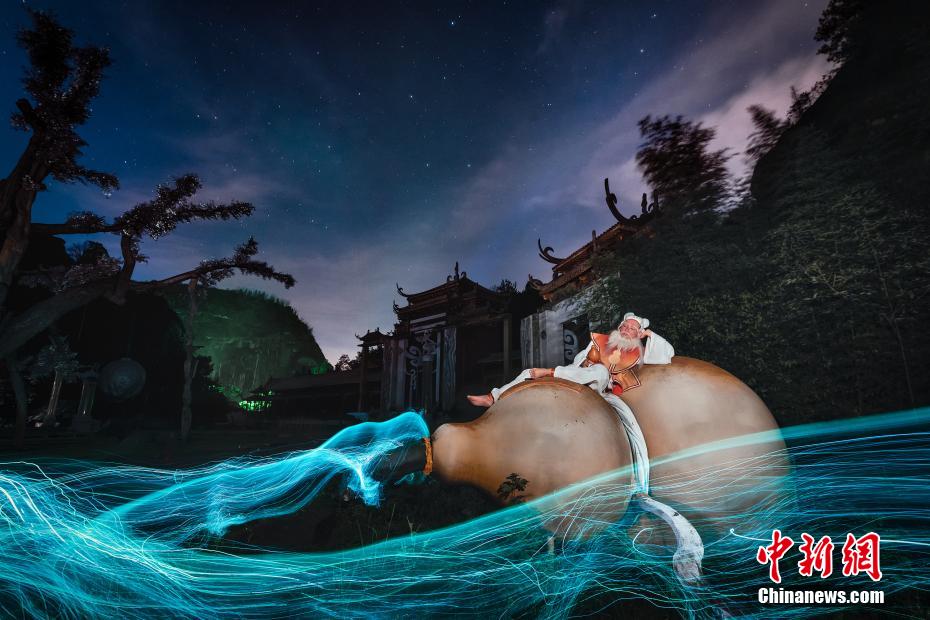 江西省竜虎山で「ライトペインティングの夕べ」開催