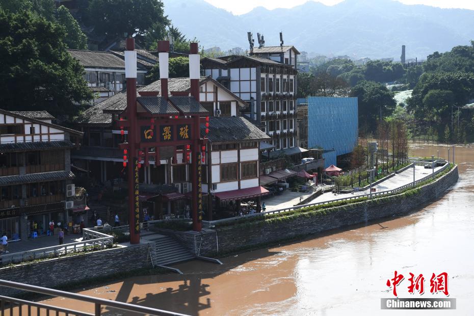 水位上昇続く嘉陵江　重慶