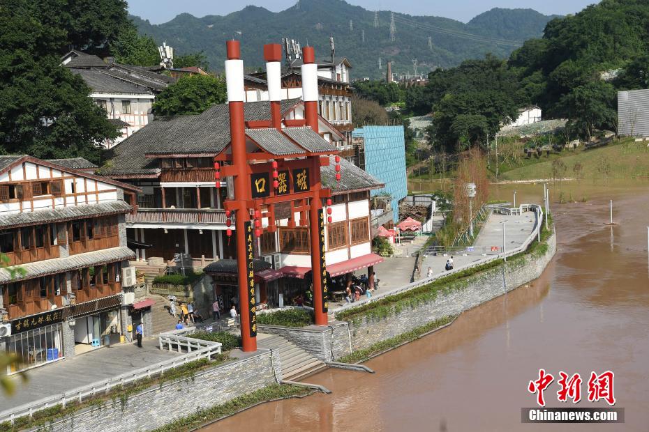 嘉陵江で発生した今年第1號の洪水が重慶中心區(qū)間を無事通過