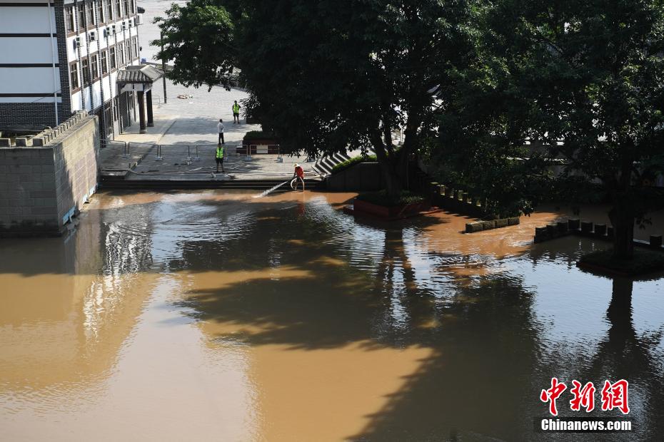 嘉陵江で発生した今年第1號(hào)の洪水が重慶中心區(qū)間を無(wú)事通過(guò)