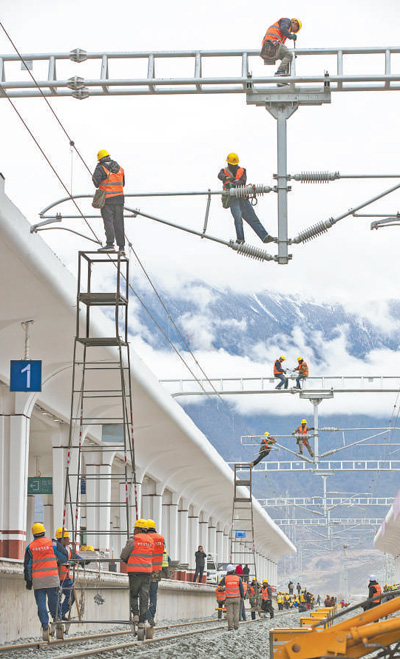 チベット高原を駆ける高速列車「復(fù)興號(hào)」