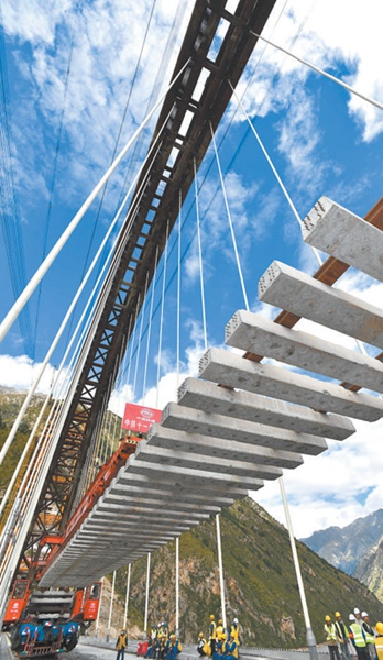 チベット高原を駆ける高速列車「復興號」