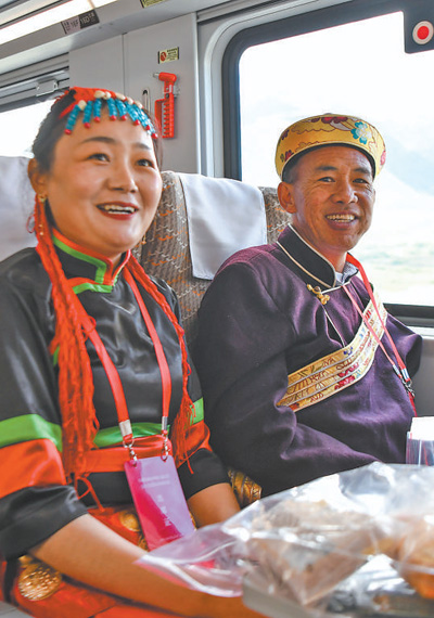 チベット高原を駆ける高速列車「復(fù)興號(hào)」