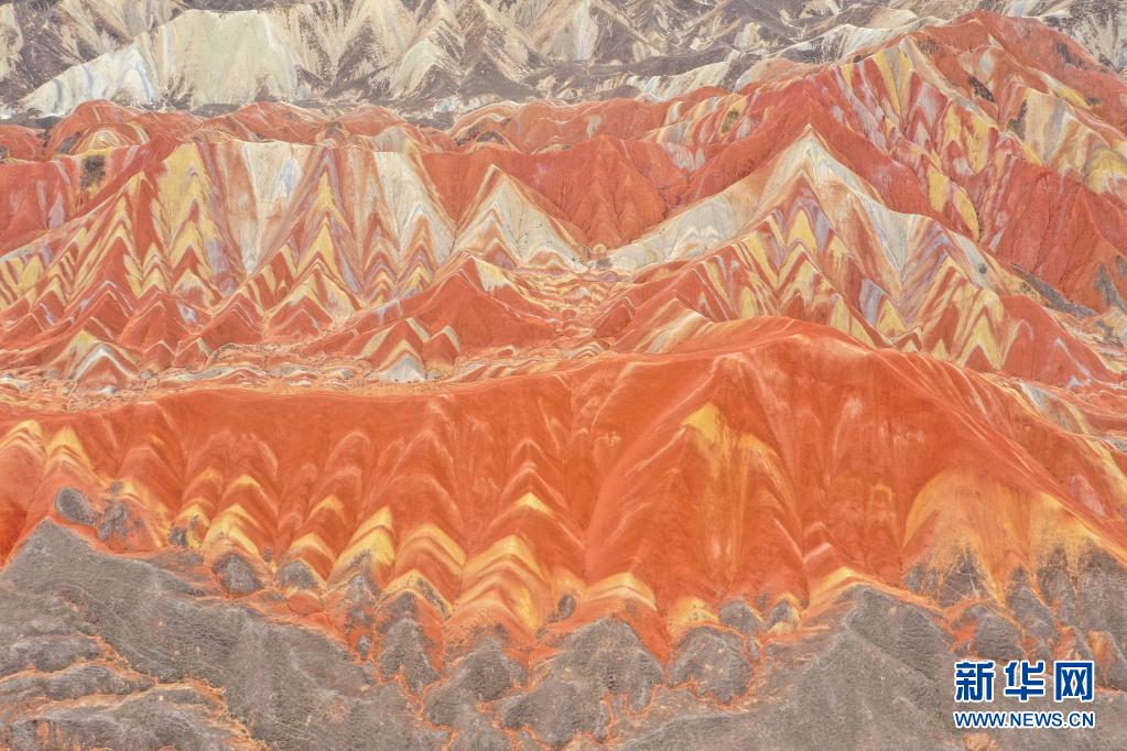 鮮やかな色彩の絵畫のような張掖世界地質(zhì)公園　甘粛省張掖