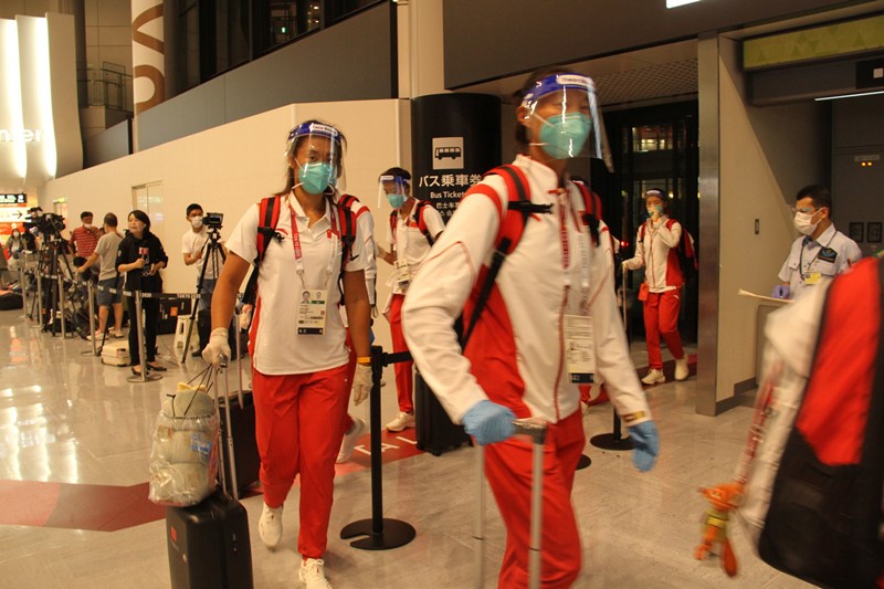 卓球、女子サッカーなど中國(guó)五輪選手団第2陣が東京に到著
