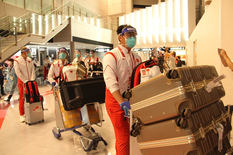 卓球、女子サッカーなど中國五輪選手団第2陣が東京に到著