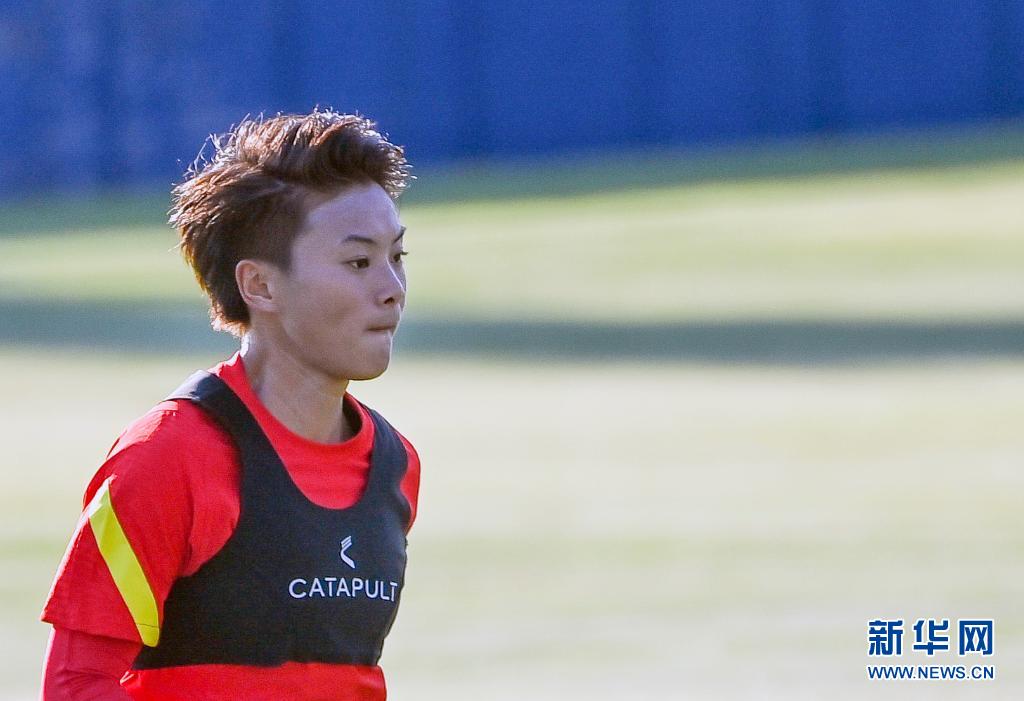 7月19日、練習(xí)に勵(lì)む中國(guó)女子サッカー代表メンバーの王霜選手（撮影?逯陽）。