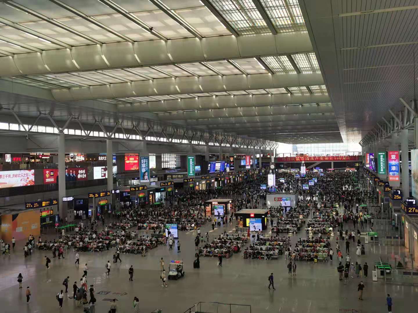 上海虹橋駅の様子。