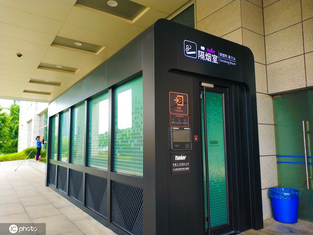 喫煙ブース（寫真著作権は東方ICが所有のため転載禁止）。