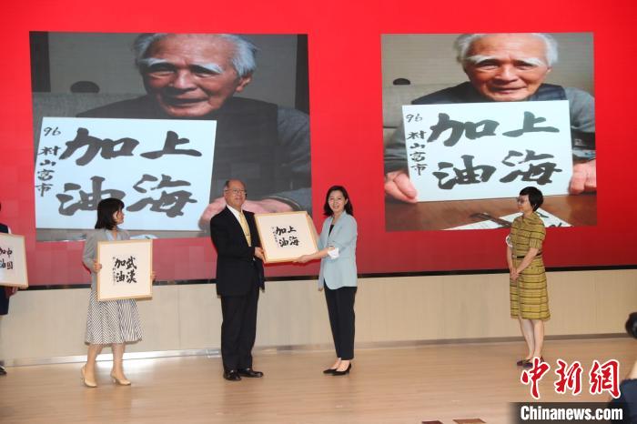 寄贈(zèng)式の様子（撮影?張亨偉）。 