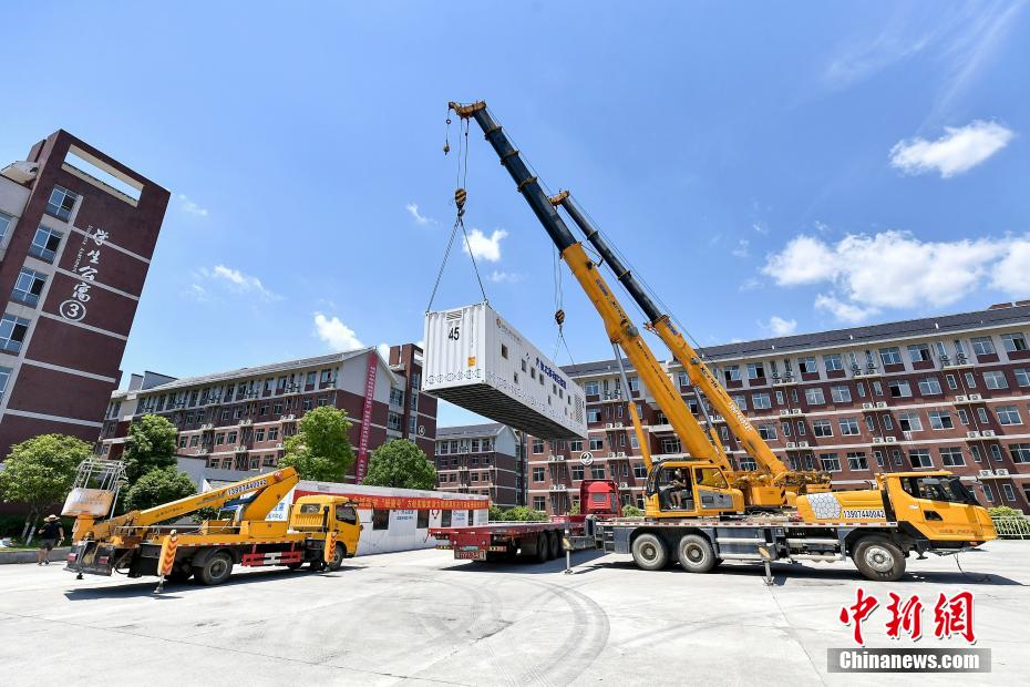 スピード判定移動(dòng)PCR検査臨時(shí)施設(shè)が張家界に到著　湖南省