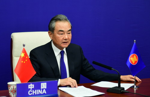 王毅外交部長がASEANプラス3外相會議出席　「新型コロナへの防壁を築く」