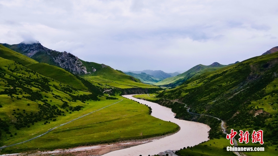 上空から撮影した瀾滄江源流の壯大な風景　青海省