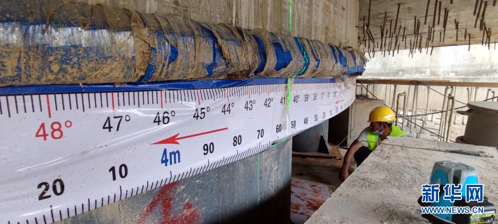 京滬高速鉄道、T桁橋梁2基の同時(shí)回転架設(shè)作業(yè)が終了