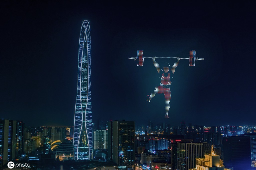 ドローン1千機が描き出す五輪金メダリストたち　天津