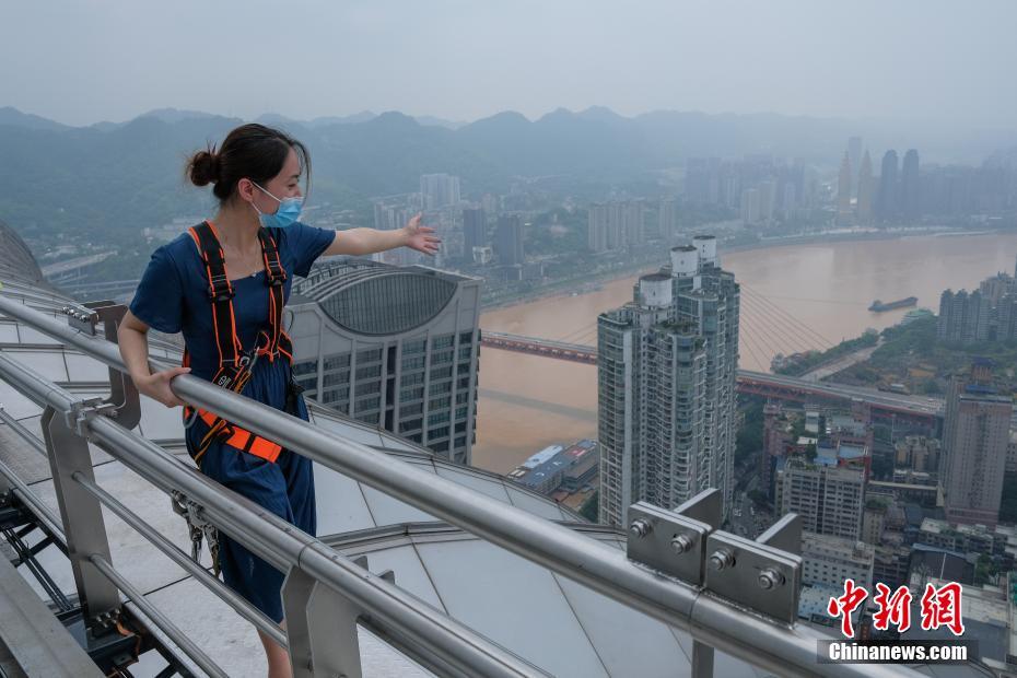 高さ100メートル！ガクブル「雲(yún)の中の散歩」體験　重慶