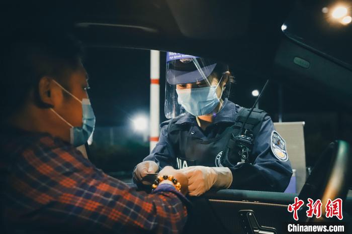 國(guó)境で犯罪を防ぐシーサンパンナの「力強(qiáng)きバラ」たち　雲(yún)南省