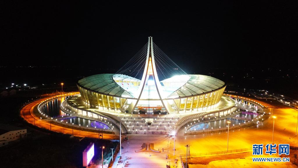 中國が建設(shè)援助したカンボジア國家スタジアムが竣工