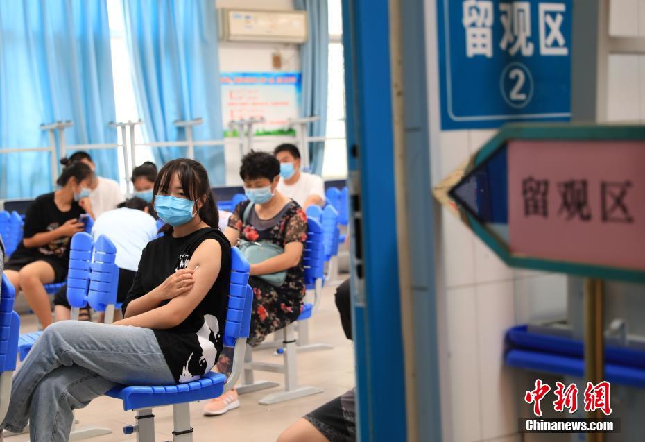 12-17歳対象の新型コロナワクチン接種會場を訪れて　河南省鄭州