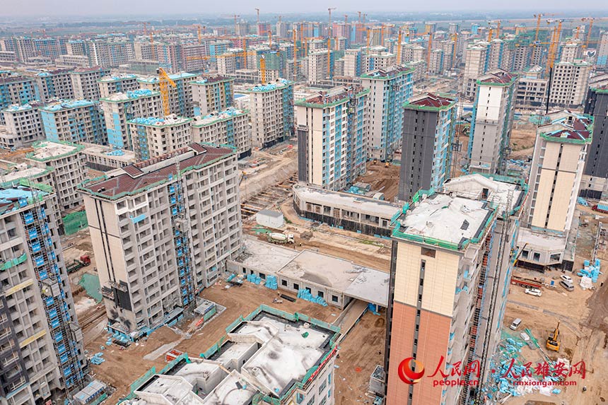 雄安新區(qū)雄東エリアに立ち並ぶ約200棟の立ち退き者用住宅　河北省